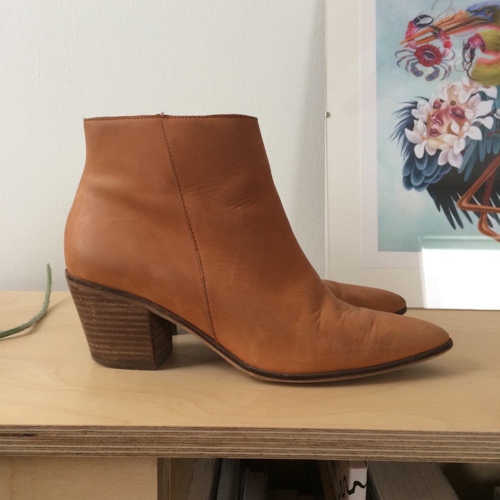 Lucky Brand Linnea Ankle Bootie in Cafe